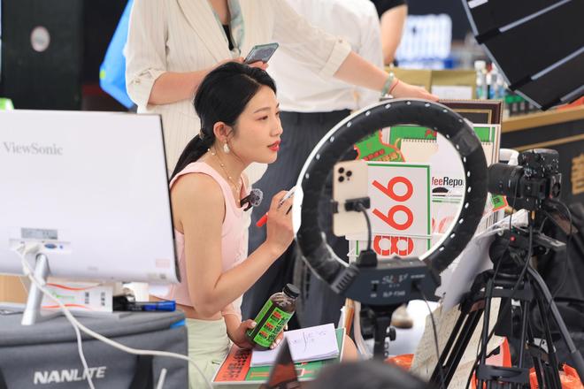 务场景电商、短剧出海翻译成增长点AG真人网页AI拓宽教育公司业(图1)