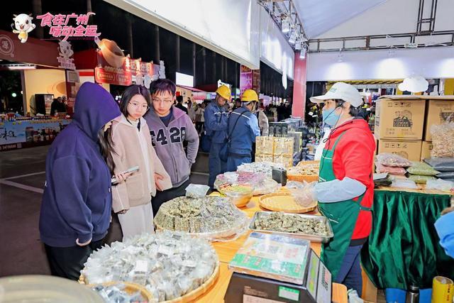 会使者都来了！2025年广州国际美食节启幕AG真人试玩平台沙涌鳌鱼、智能机器人、