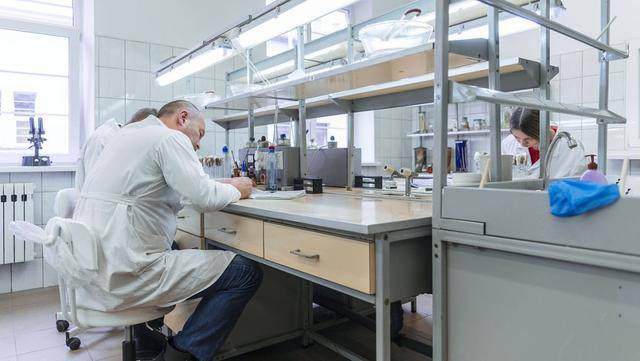 务员浩荡回国赴美留学暴跌286%！AG真人平台超一万名博士辞去美国公(图8)