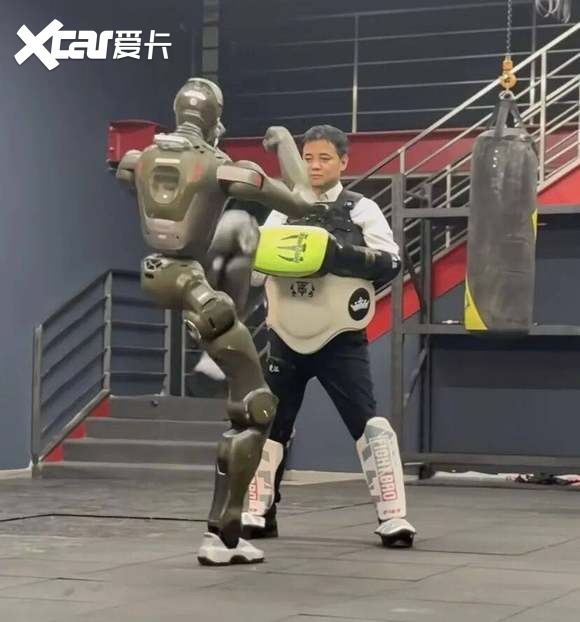 终观察之:机器人赛道“车”满为患AG真人国际厅驭见25中国车市年(图4) 终观察之:机器人赛道“车”满为患AG真人国际厅驭见25中国车市年(图4)