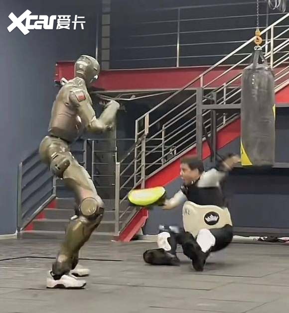 终观察之:机器人赛道“车”满为患AG真人国际厅驭见25中国车市年(图9) 终观察之:机器人赛道“车”满为患AG真人国际厅驭见25中国车市年(图9)